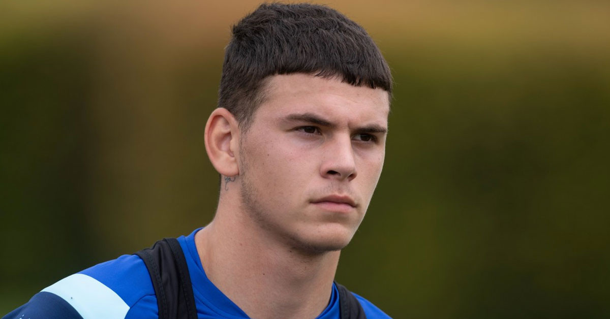 Watford formasını giyiyor