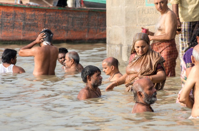 Ganj Nehri'nde günahlarından arınmak