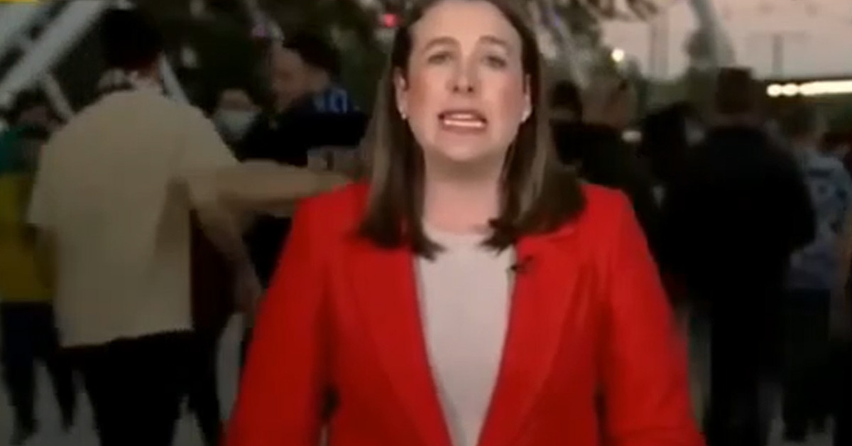 Göğüsleri fırladı