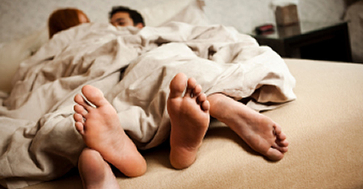 Ateşli erkeklerle görüşüyor