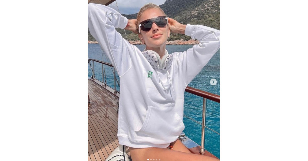 Burcu Esmersoy'dan nefes kesen kareler