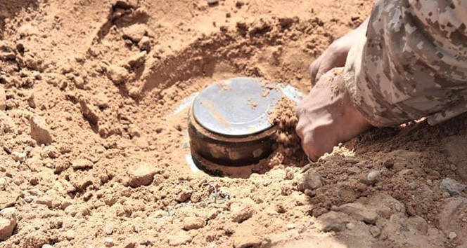 KAÇARKEN EVLERİ MAYINLARLA TUZAKLIYORLAR