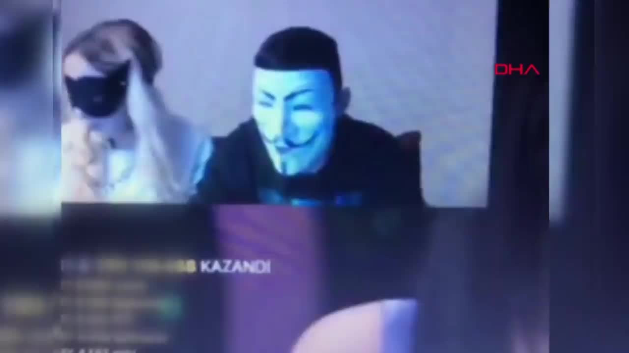 Canlı Yayında Devletin Polisini Tehdit Edip Hakaretler Savuran Sunucunun Sonu Kötü Bitti