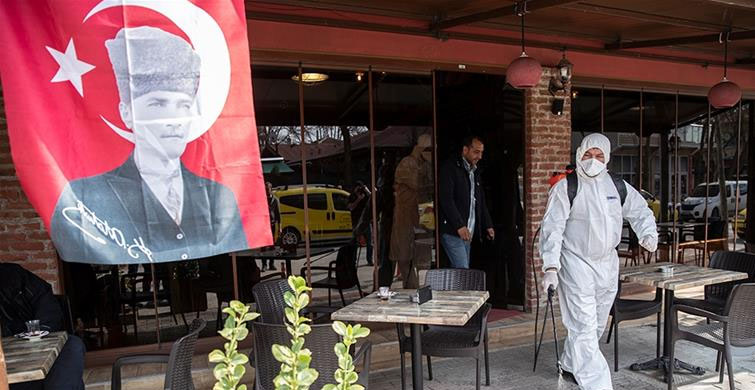 TÜRKİYE'DE 65 YAŞ ÜSTÜNE VE KRONİK RAHATSIZLIĞI BULUNANLARA YASAK GELDİ