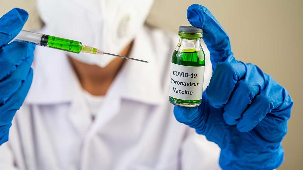 ‘Maskeyle Uzunca Bir Süre Yaşamaya Devam Edeceğiz’