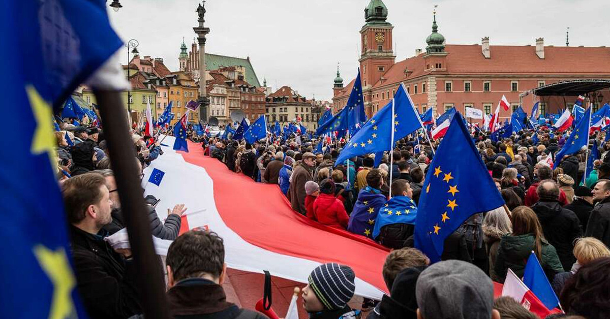 POLONYA AVRUPA BİRLİĞİ'NDEN ÇIKMAK İSTİYOR