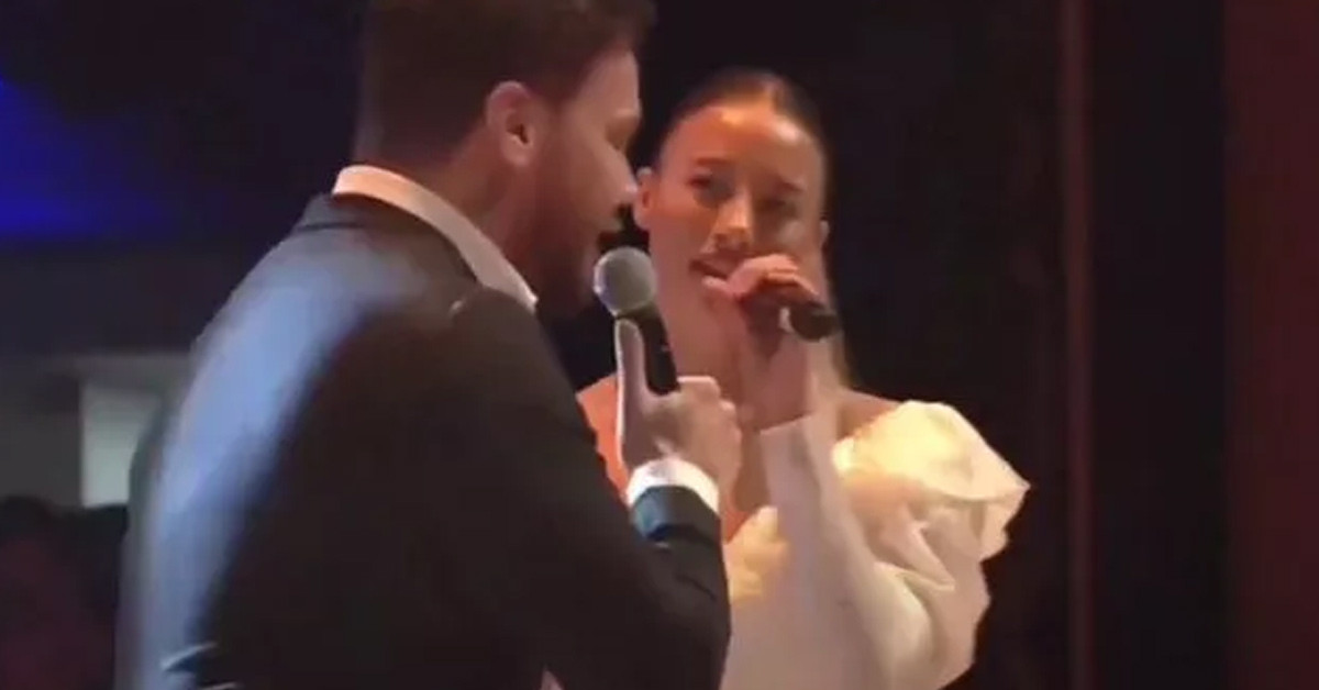 Sinan Akçıl ile düet yaptı