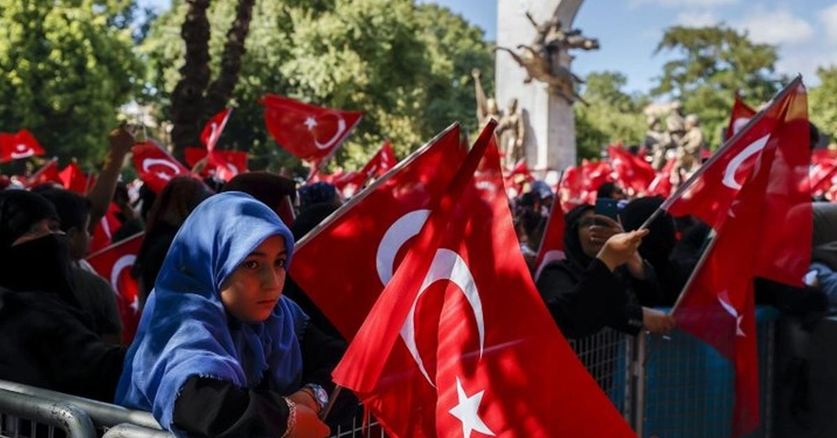 Azerbaycan bayrağı göze çarptı