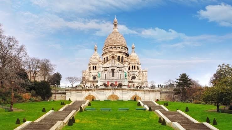 Sacre-Coeur Bazilikası