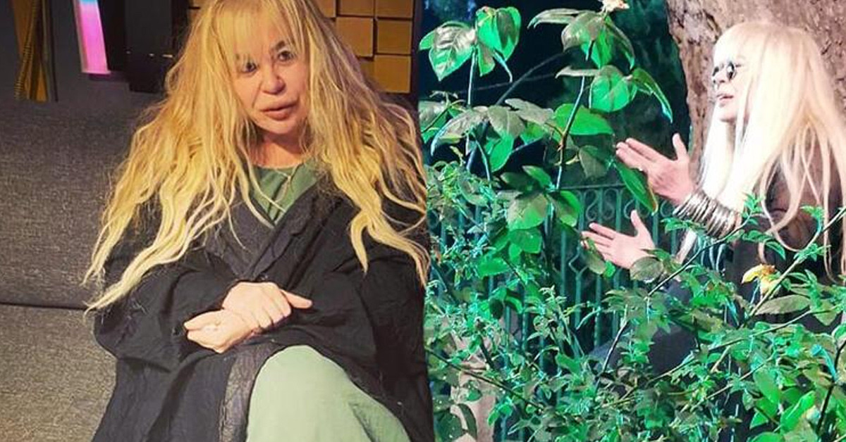 Mezarlıkta şarkı söyledi