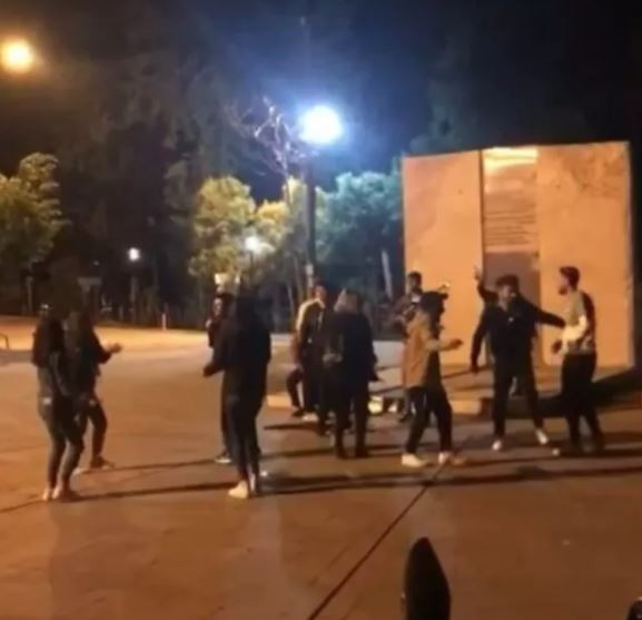 HALAY ÇEKİP OYNADILAR