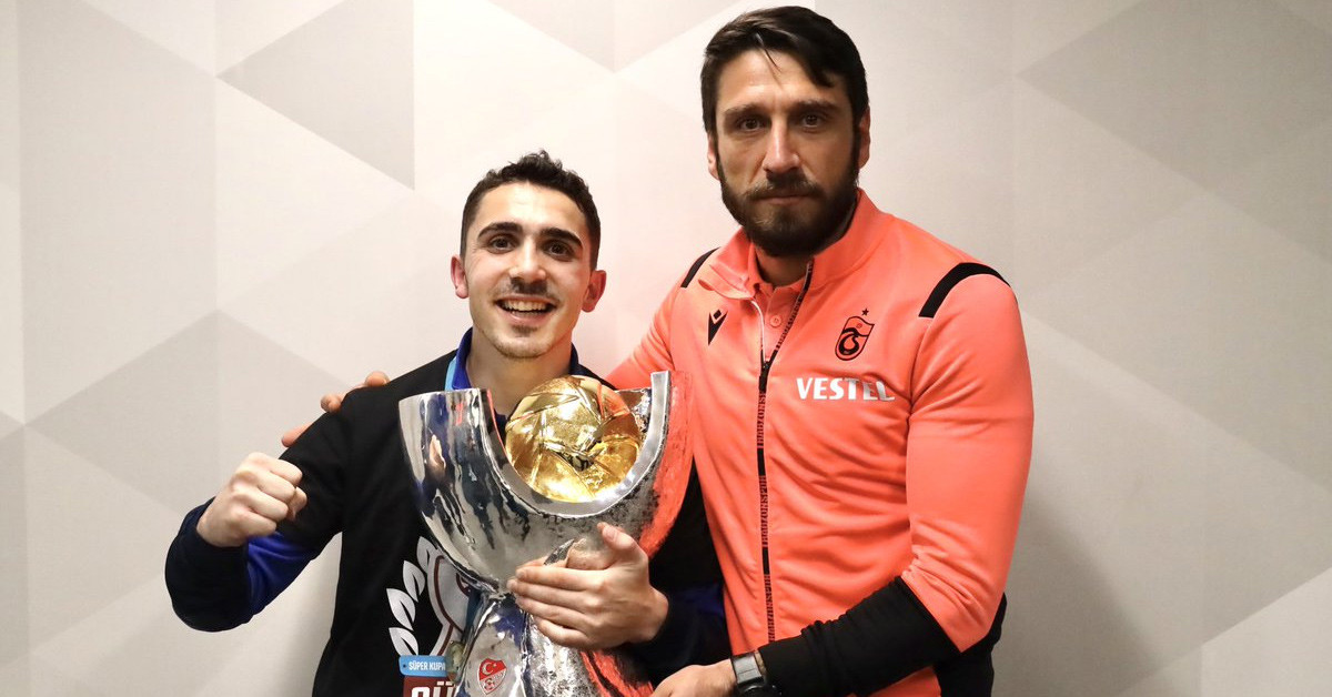 Abdülkadir Ömür'ün Kariyerindeki Başarıları Nedir?