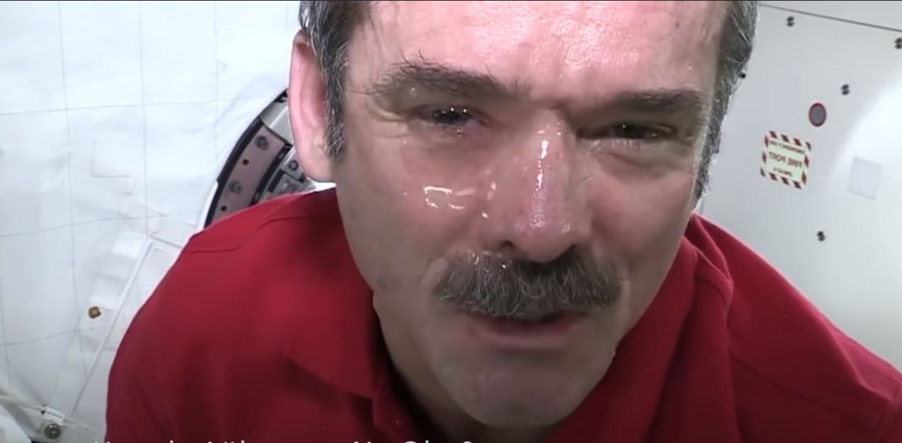 Astronotlar uzayda ağlarsa ne olur ?