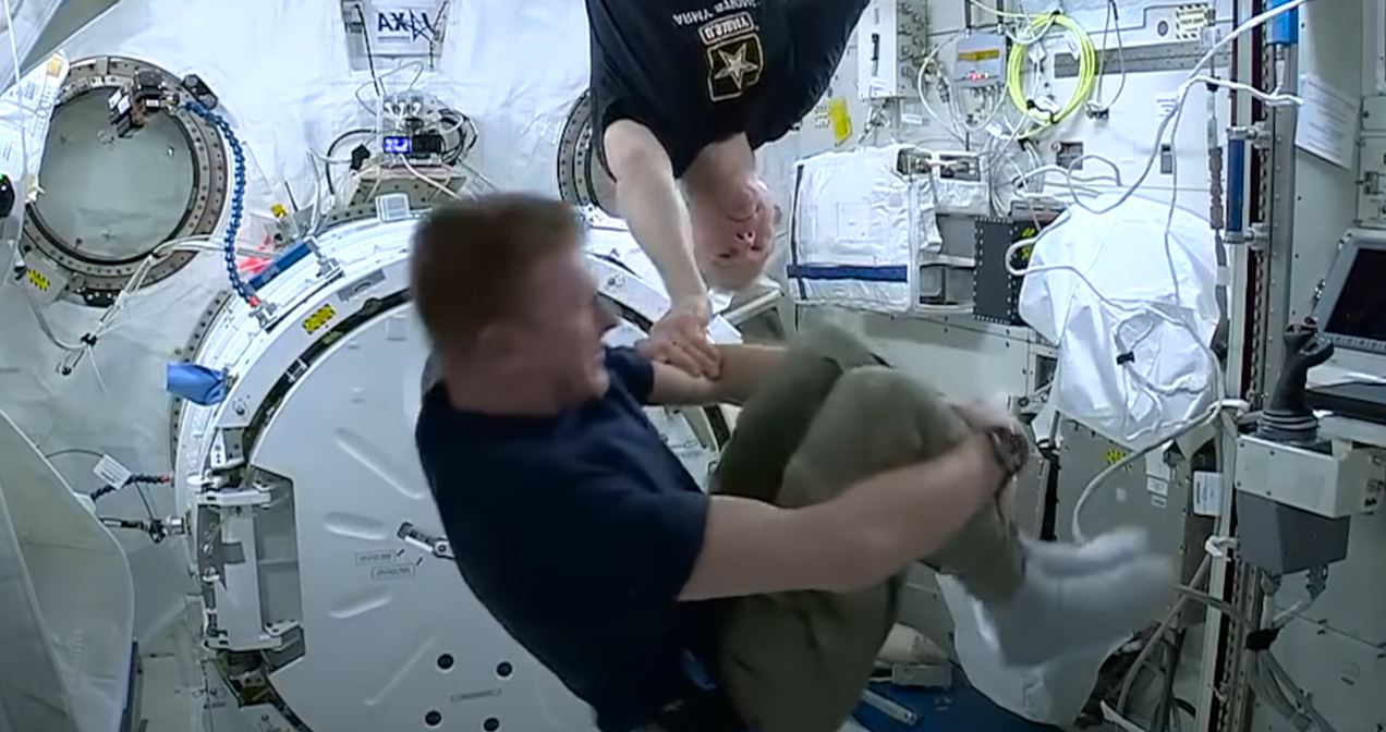 Astronotların Uzayda Dönmesi