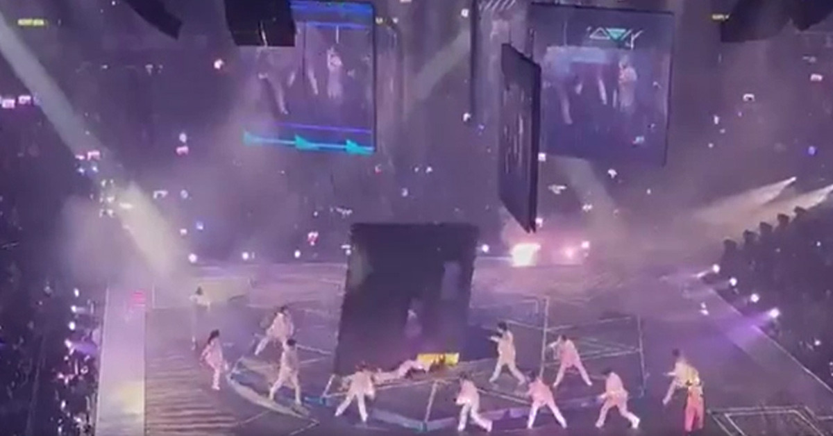 İki dansçı altında kaldı