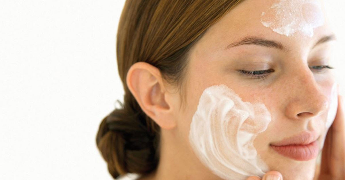 KREM SÜRMEK ORUCU BOZAR MI?