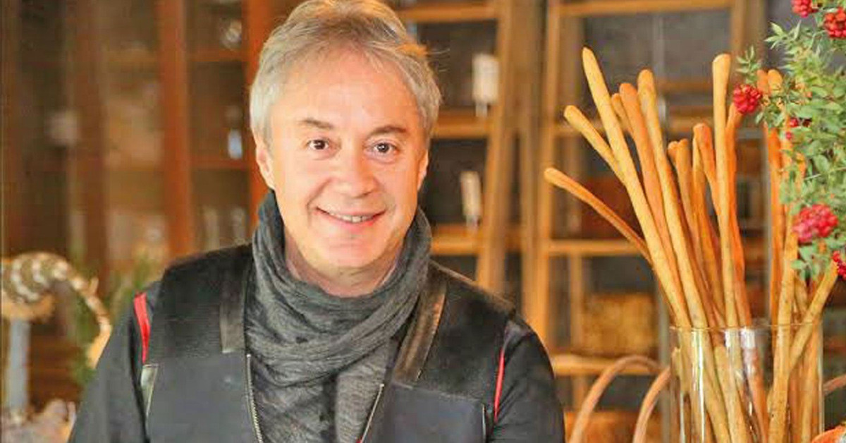 Başarılı sunucu ve yazar Metin Uca