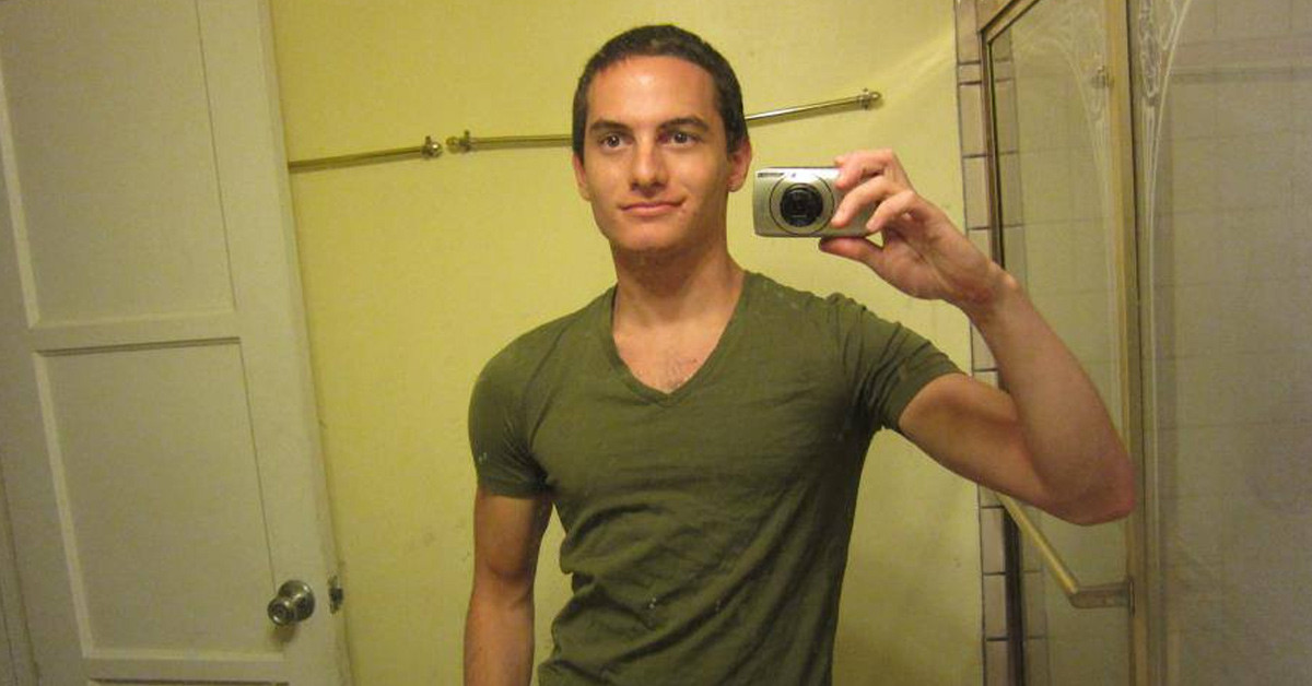 Bazılarıyla ilişkiye giriyor