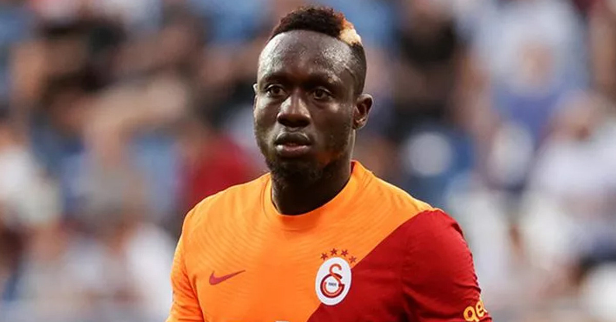 Hangi mevkide oynuyor?