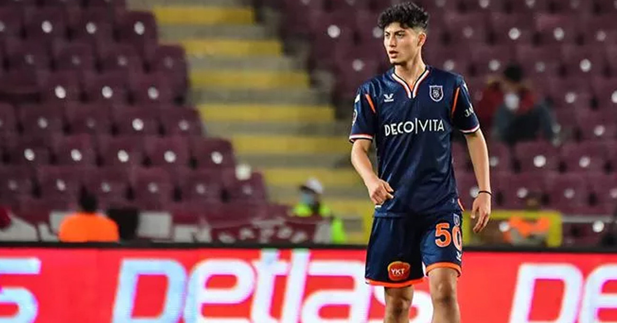 HANGİ MEVKİDE OYNUYOR?