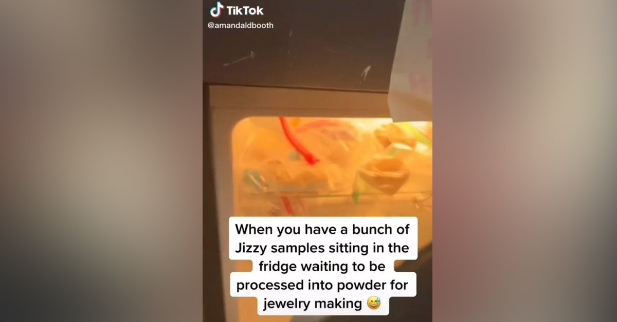 Spermden takı yapıyor