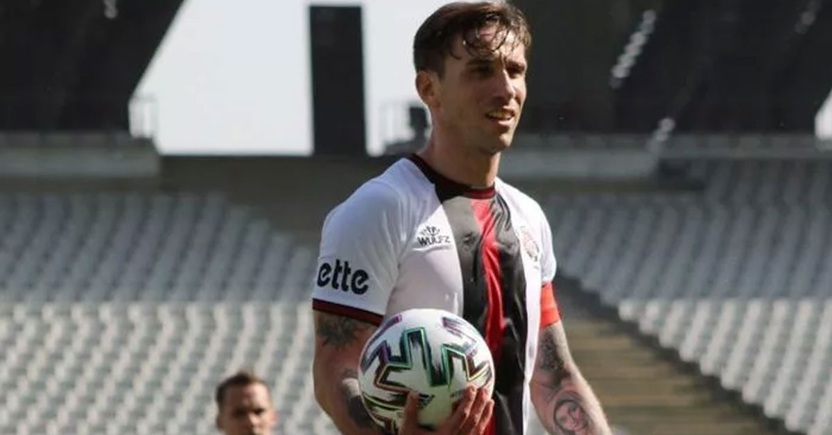 Ülkemizde ilk olarak Karagümrük forması giydi