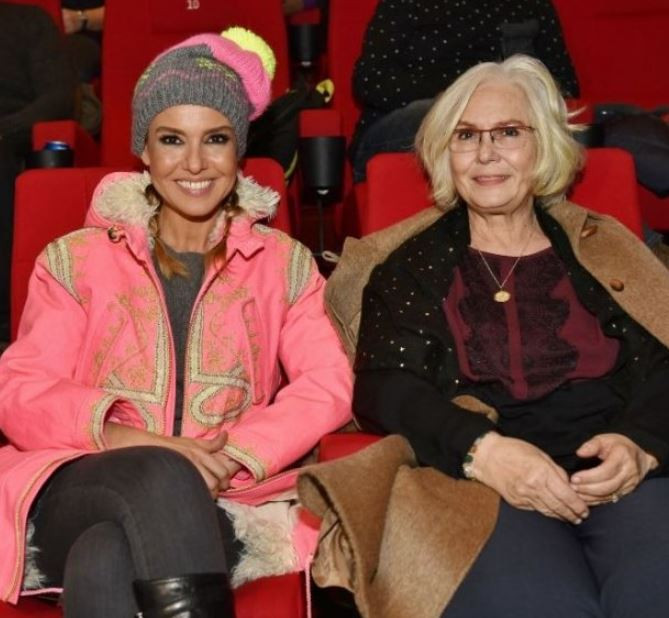 Gülben Ergen ve Annesi