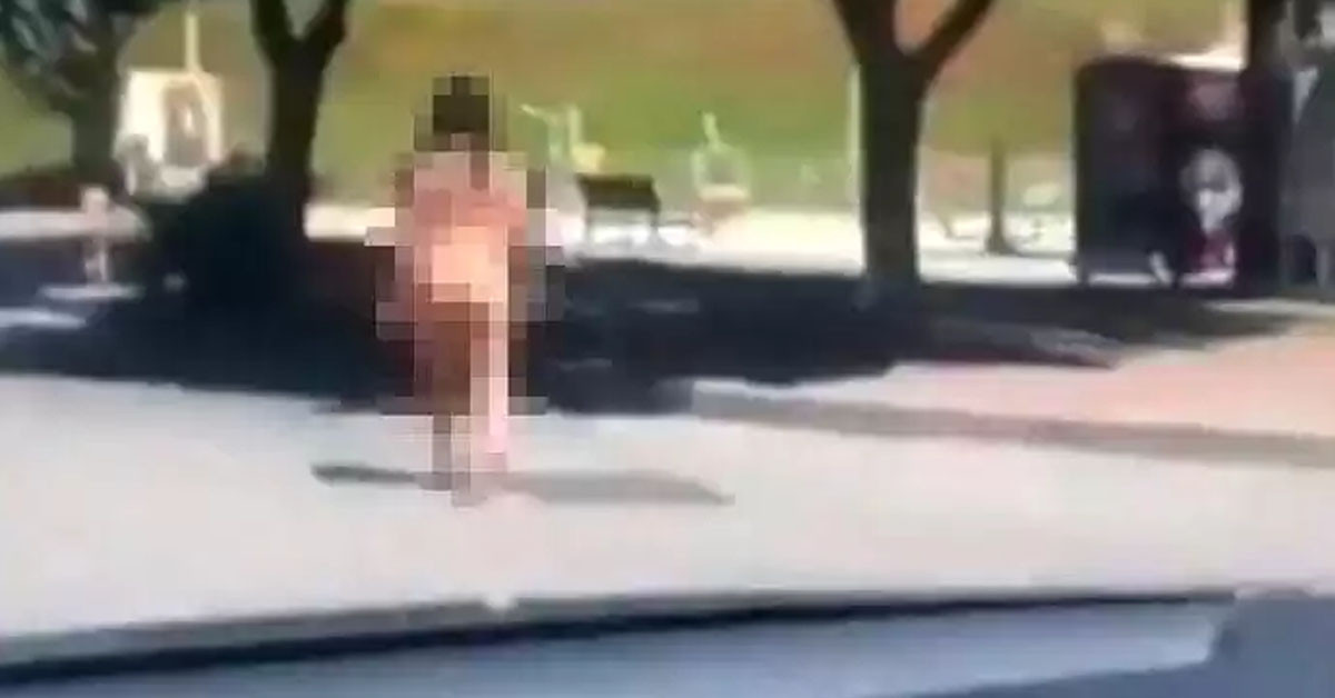  Antalya'nın Manavgat ilçesinde yolda çıplak gezen kadın