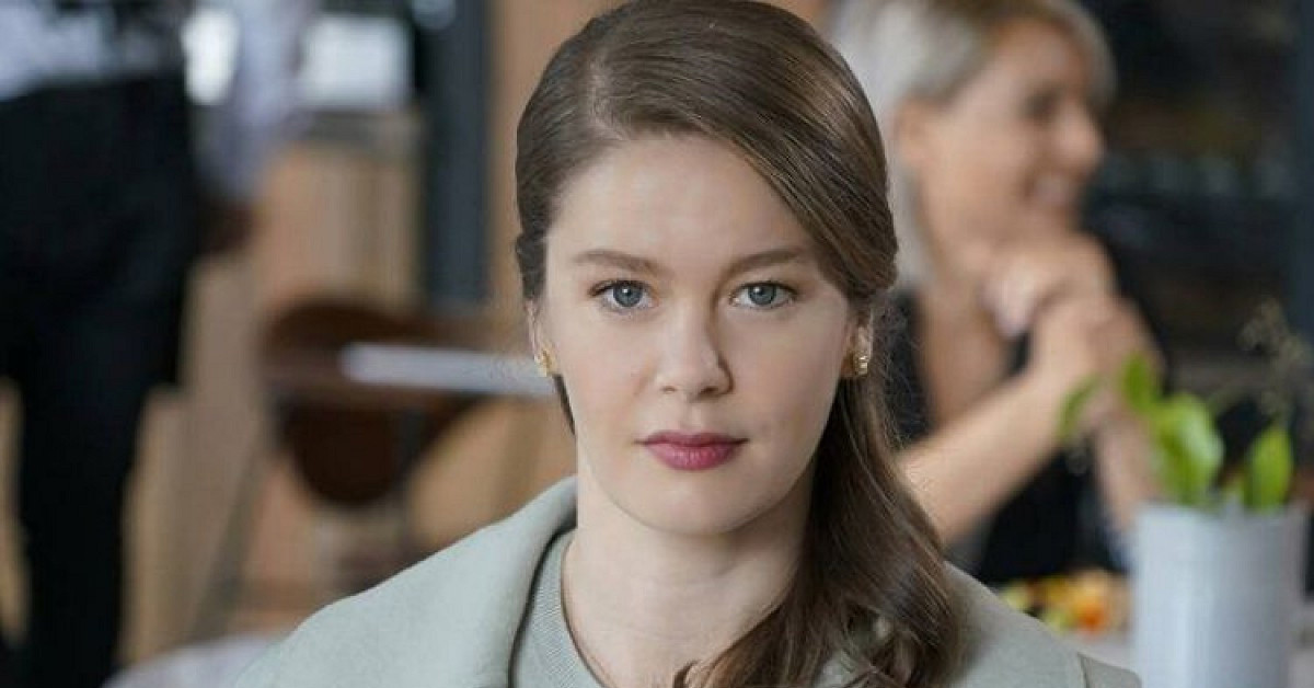 BURCU BİRİCİK OYUNCULUK KARİYERİNE NE ZAMAN BAŞLADI?