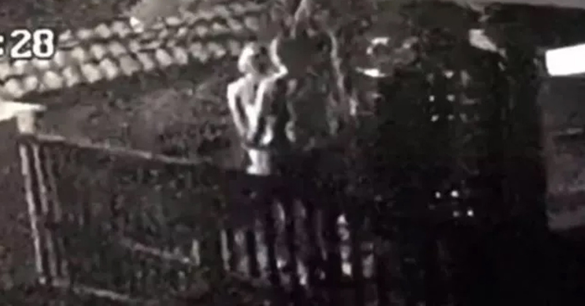 Evine kamera yerleştirdi