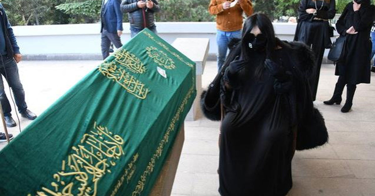 Bülent Ersoy babasını kaybetti