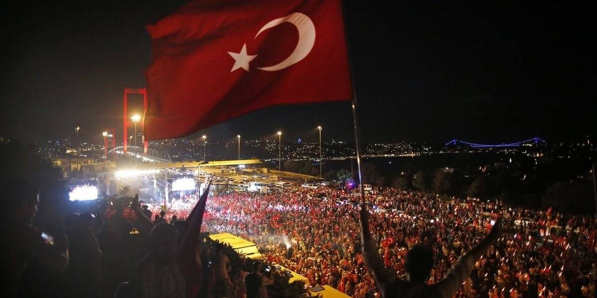 15 Temmuz'da Halk Sokaklarda