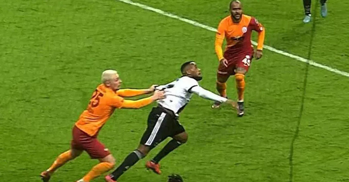 Victon Nelsson'un, Larin'i çektiği pozisyon çok tartışılıyor.