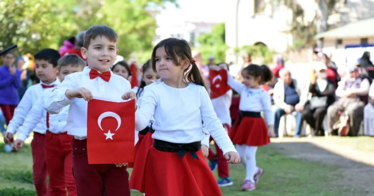22 Nisan yarım gün mü, okullar tatil mi? 24 Nisan bankalar açık olacak mı?