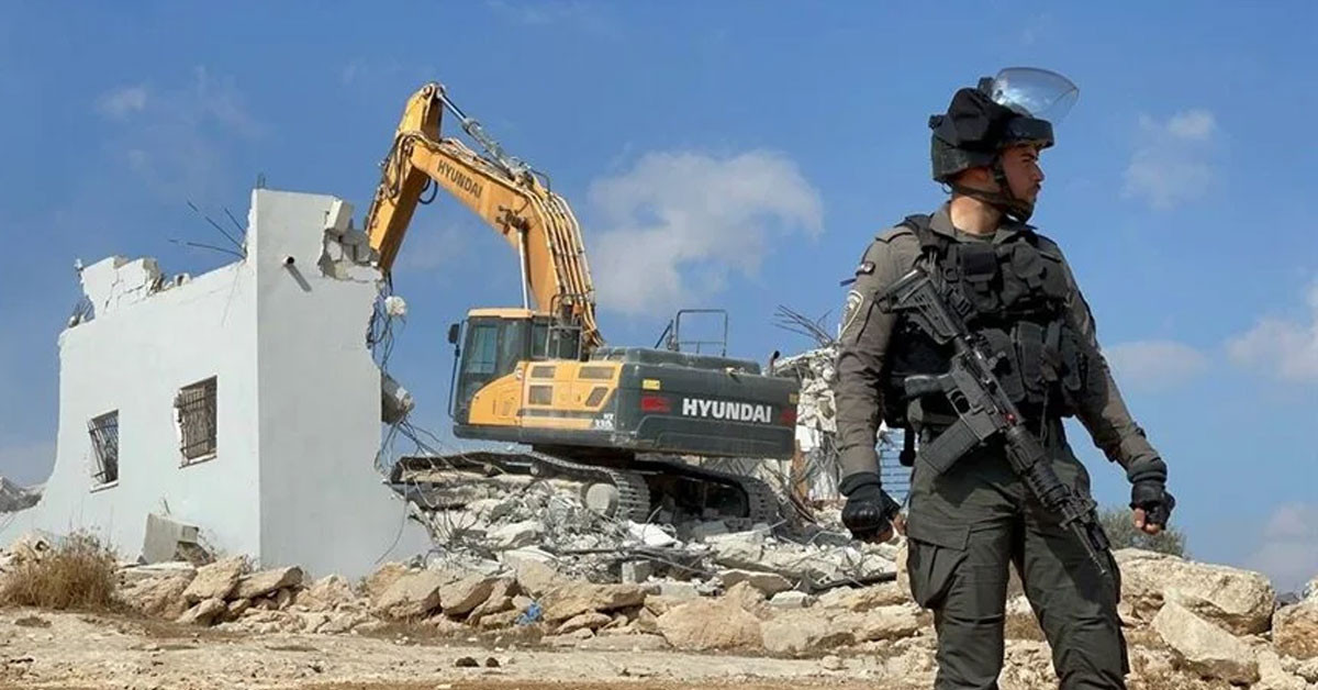 76 yıldır Filistin’e zulüm yapan İsrail ordusu, işgal altındaki Batı Şeria’nın kuzeyinde yer alan Nur Şems Mülteci Kampı’na baskın düzenlemeye devam ediyor. Bu baskınların ve can kıyımların yapıldığı 2’nci günde olduğu belirtiliyor.