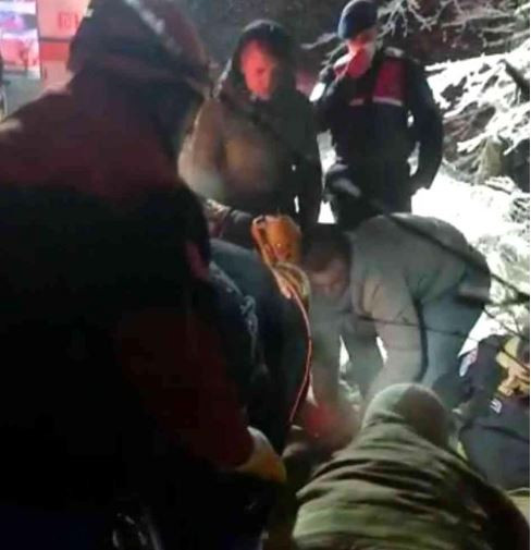 Tuvaletini yaparken uçurumdan yuvarlandı