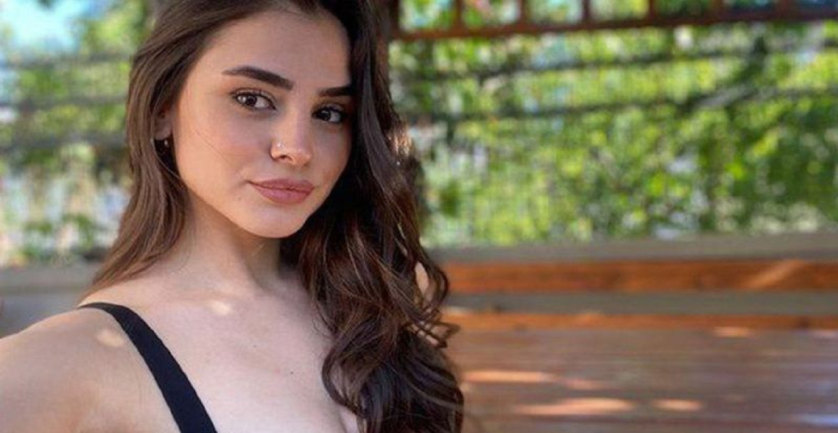 Hazal Çağlar dekolteli fotoğraflar