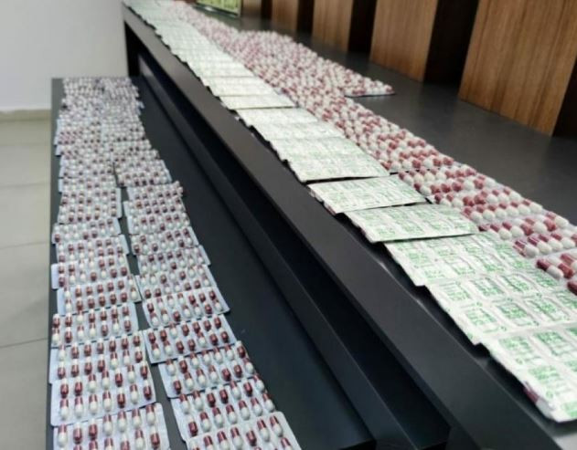 Uşak'ta Bin 708 Uyuşturucu Hap Bulunduxgfcvfhj