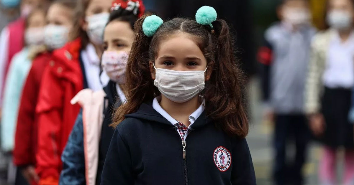 Maskeli Öğrenci