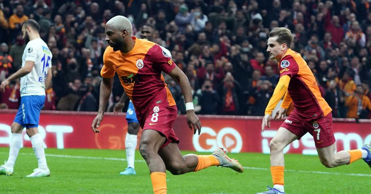 GS - Rizespor Ryan Babel'in golü GS - Rizespor Ryan Babel'in golü