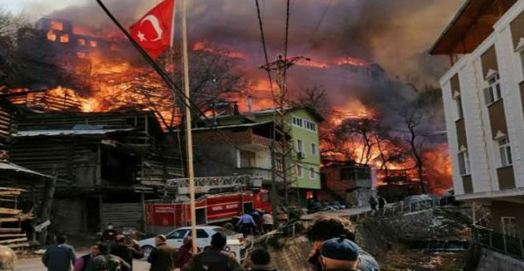 Artvin'de Yangın! 50'ye Yakın Ev Yanıyor6546456