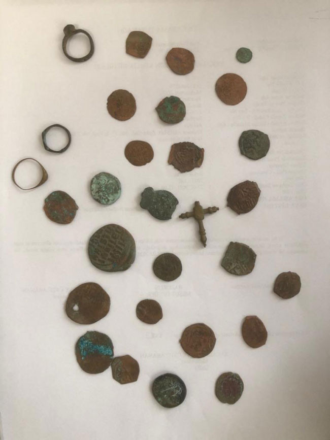 Sivas'ta Durdurulan Araçta Tarihi Eseler Bulundu56456