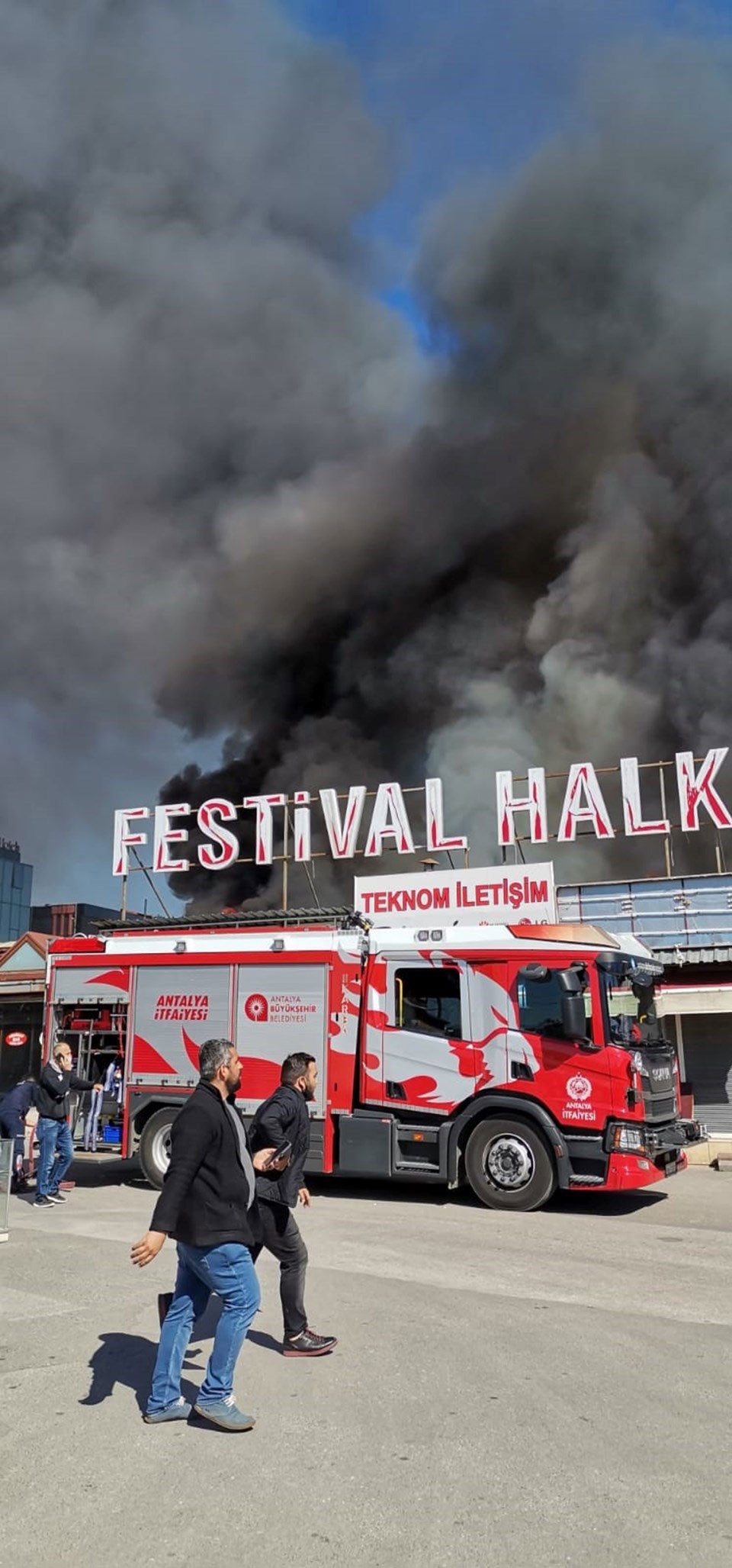 Antalya Festival Pazarı'nda Yangın0040320212