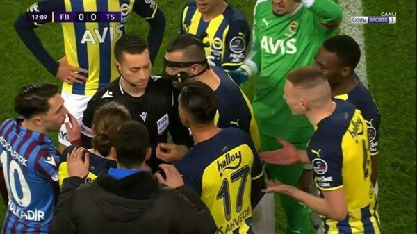 İrfan Kahveci kırmızı kart gördü