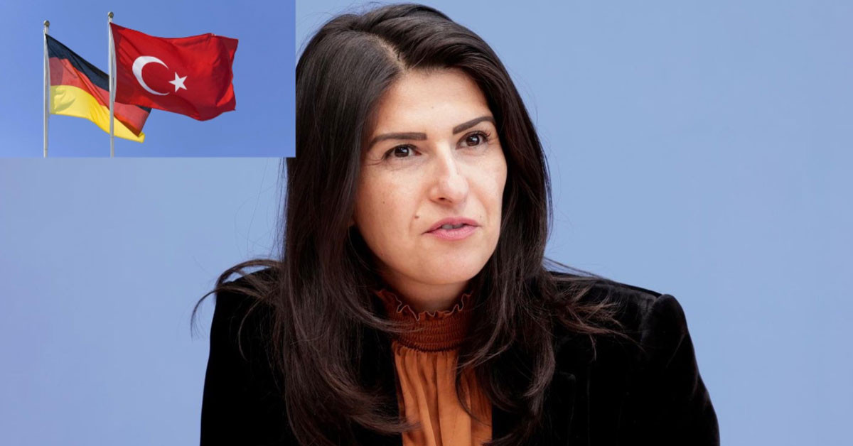 Alman Hristiyan Demokrat Parti CDU Milletvekili Serap Güler’in Türkiye çıkışı, etrafı bir anda buz kestirdi. Alman hükümetine seslenen Güler, ‘‘Türkiye'nin artık bize ihtiyacı yok. Berlin bunu anlamalı ve Ankara’ya ahlak dersi vermemeli’’ şeklinde konuştu. Alman Hristiyan Demokrat Parti CDU Milletvekili Serap Güler’in Türkiye çıkışı, etrafı bir anda buz kestirdi. Alman hükümetine seslenen Güler, ‘‘Türkiye'nin artık bize ihtiyacı yok. Berlin bunu anlamalı ve Ankara’ya ahlak dersi vermemeli’’ şeklinde konuştu.