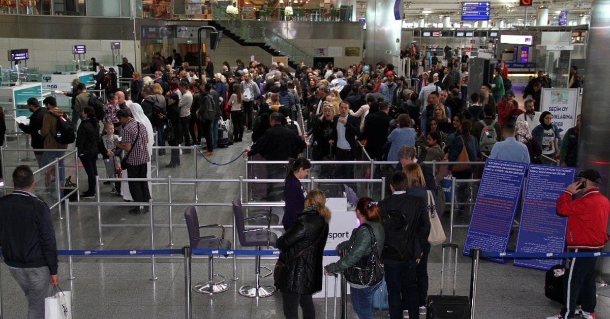 Almanya'da 2 bin uçuş iptal edildi Almanya'da 2 bin uçuş iptal edildi