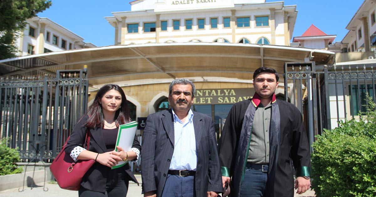 Antalya'da Taksici Dolandırıldı Antalya'da Taksici Dolandırıldı
