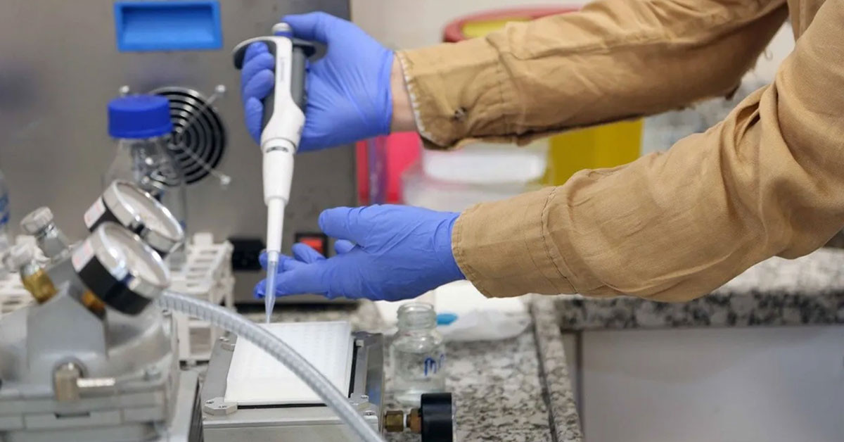 Antibiyotik kullanımı hakkında dikkat çeken bir açıklamada ABD’deki Georgetown Üniversitesi Tıp Fakültesinden geldi. Yapılan çalışmalara göre, antibiyotiklerin çoğu alt solunum yolu enfeksiyonunu geçirmede bir etkisinin olmadığı ve enfeksiyon bakteri kaynaklı olsa da öksürüğün şiddeti ya da süresinde herhangi bir rolü olmadığı açıklandı. Antibiyotik kullanımı hakkında dikkat çeken bir açıklamada ABD’deki Georgetown Üniversitesi Tıp Fakültesinden geldi. Yapılan çalışmalara göre, antibiyotiklerin çoğu alt solunum yolu enfeksiyonunu geçirmede bir etkisinin olmadığı ve enfeksiyon bakteri kaynaklı olsa da öksürüğün şiddeti ya da süresinde herhangi bir rolü olmadığı açıklandı.
