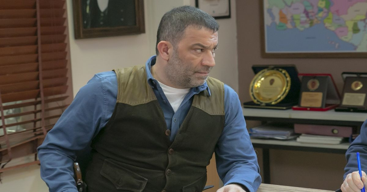 Arka Sokaklar’ın efsanesi geri dönüyor: Şevket Çoruh (Mesut Komiser) kimdir, hangi dizilerde oynadı?