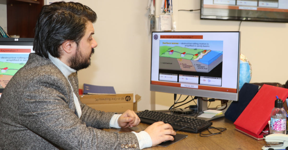 Atatürk Üniversitesi Deprem Araştırma Merkezi Müdürü Doç. Dr. Çağlar Özer Atatürk Üniversitesi Deprem Araştırma Merkezi Müdürü Doç. Dr. Çağlar Özer